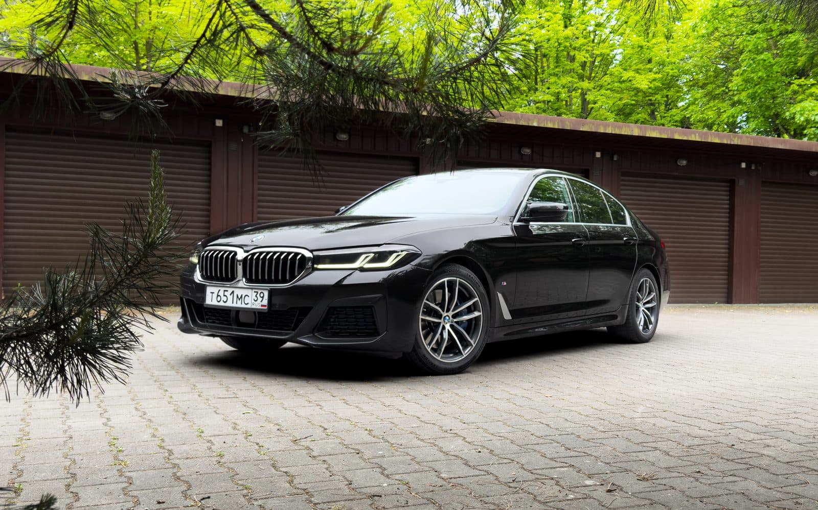 BMW 523D M 2021 — фото 1 в аренду в Калининграде — LiteRent