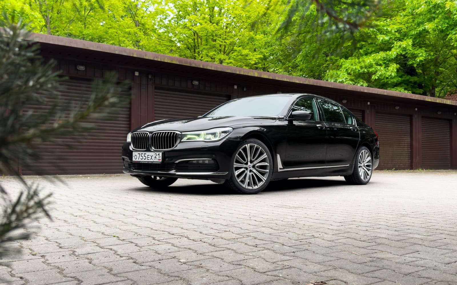 BMW 7 — фото 1 в аренду в Калининграде — LiteRent