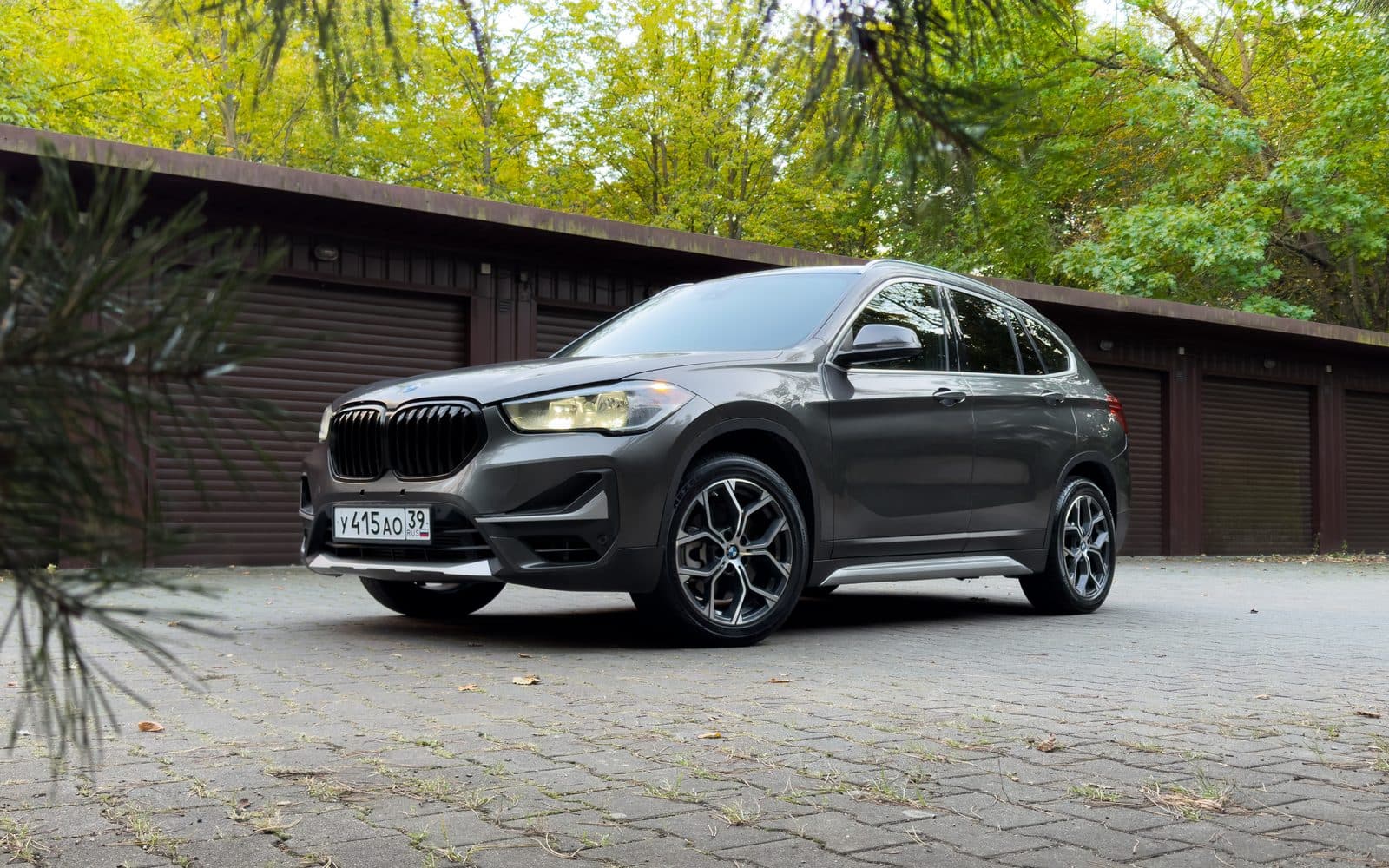 BMW X1 2021 — фото 1 в аренду в Калининграде — LiteRent