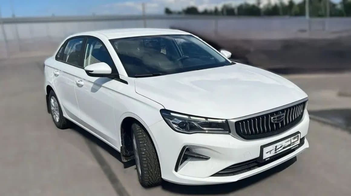 GEELY EMGRAND 2024 — фото 1 в аренду в Калининграде — LiteRent