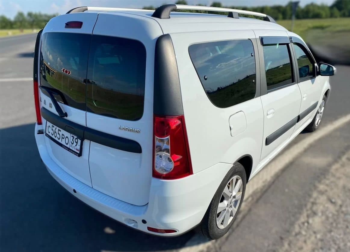Lada Largus 2022 — фото 2 в аренду в Калининграде — LiteRent