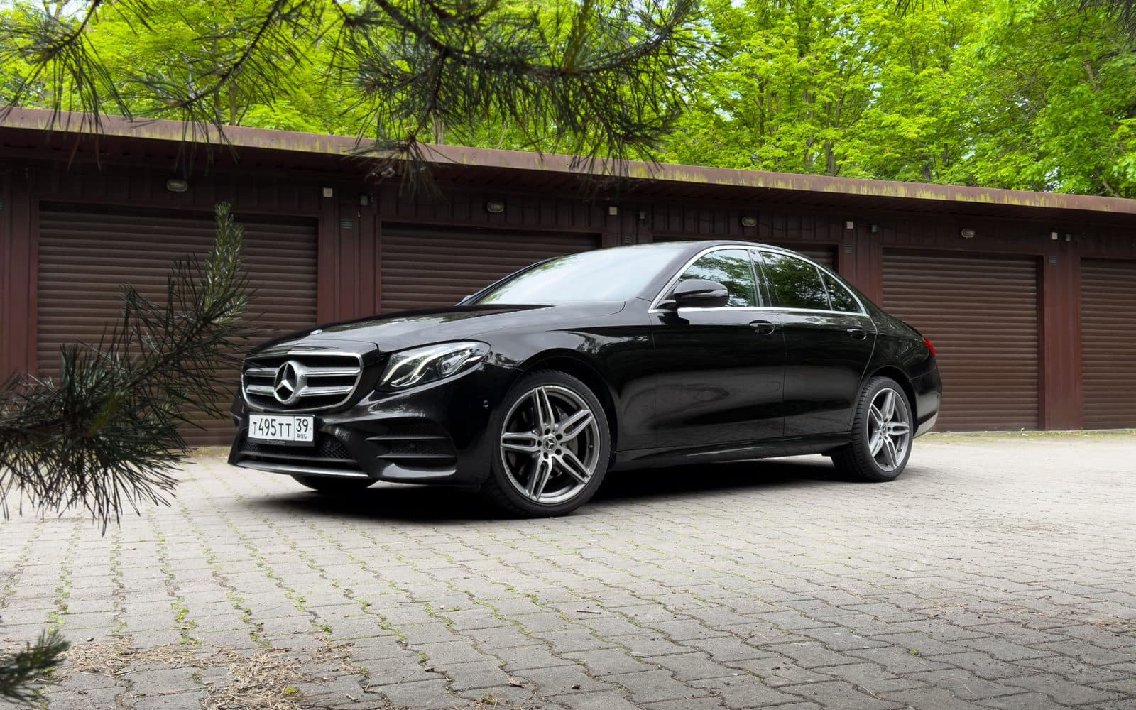 Mercedes-Benz E200 AMG — фото 2 в аренду в Калининграде — LiteRent