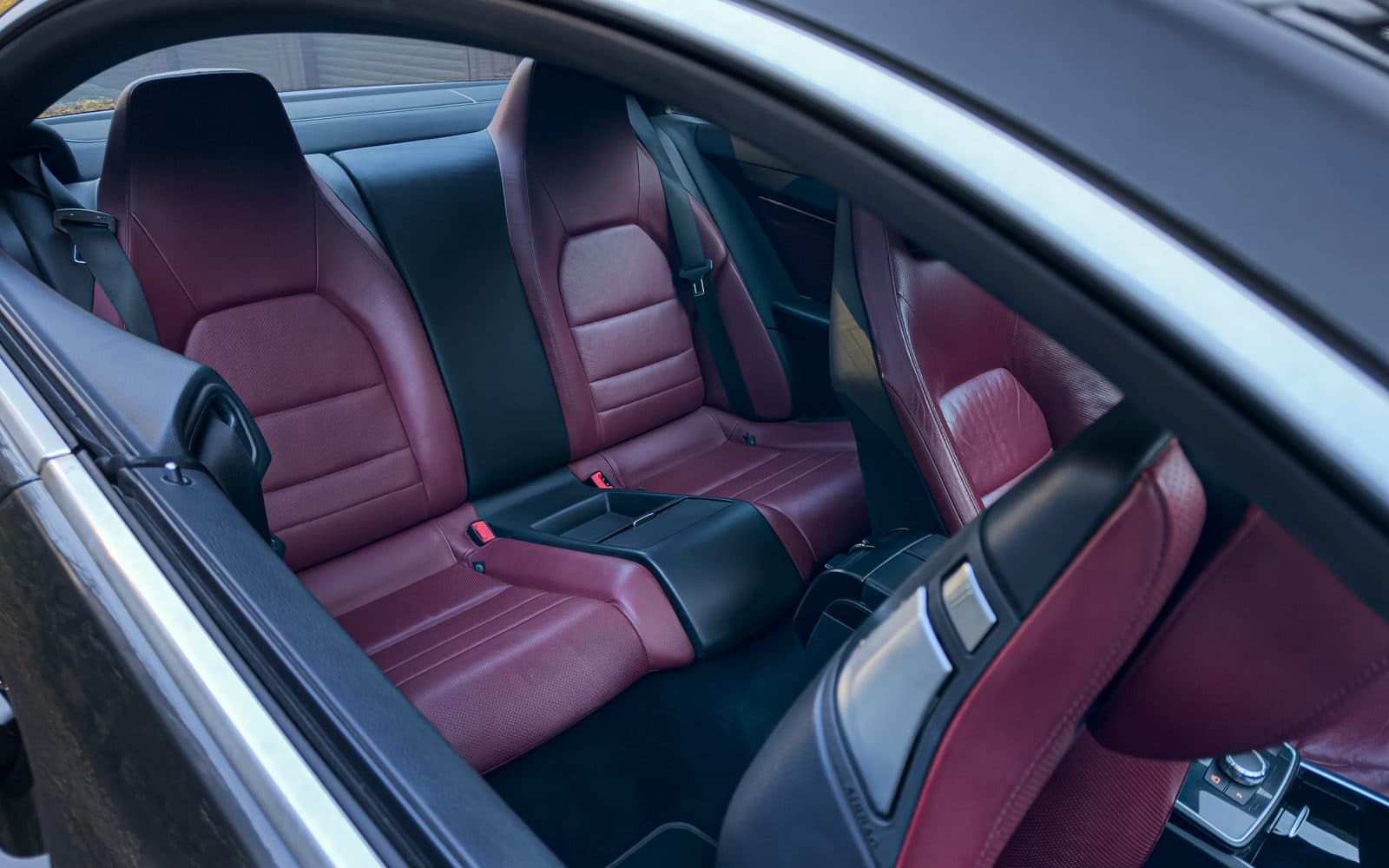Mercedes-Benz E200 COUPE — фото 5 в аренду в Калининграде — LiteRent