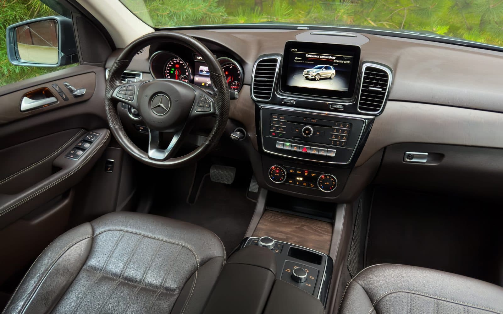 Mercedes-Benz GLE 250D — фото 4 в аренду в Калининграде — LiteRent