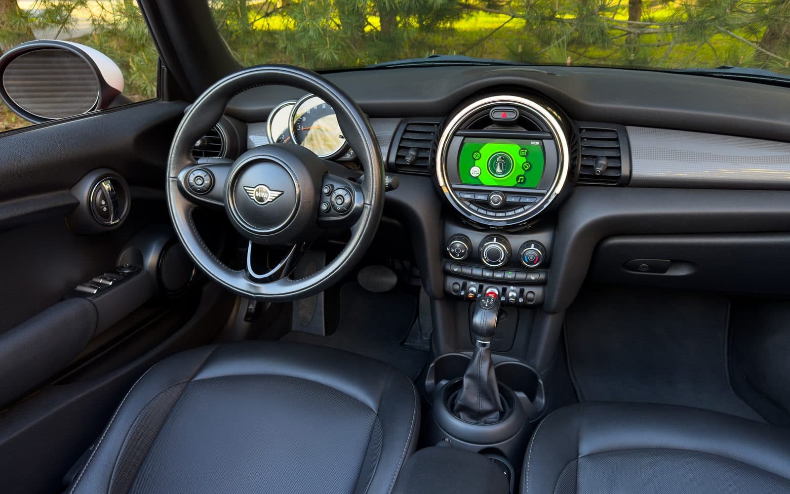 Mini Cooper Cabrio 2022 — фото 1 в аренду в Калининграде — LiteRent