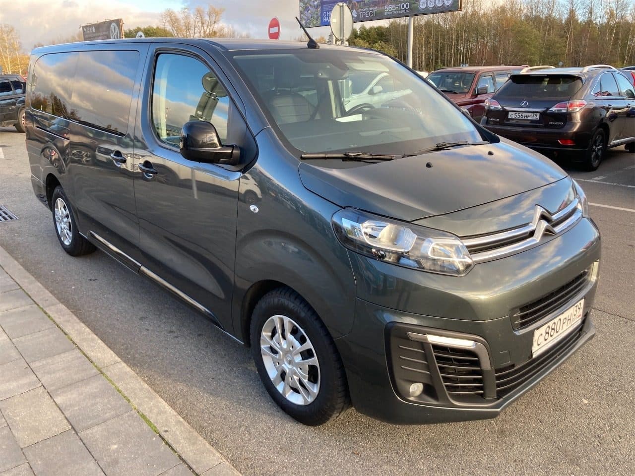 Peugeot Traveller 2021 — фото 4 в аренду в Калининграде — LiteRent