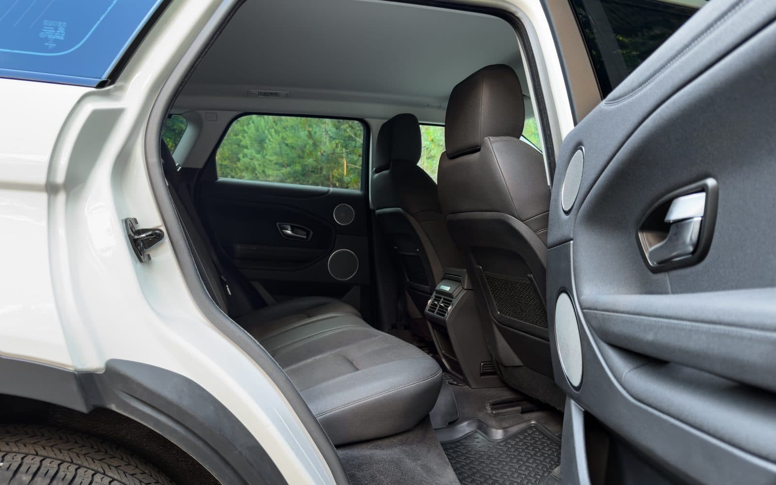 Range Rover Evoque — фото 4 в аренду в Калининграде — LiteRent