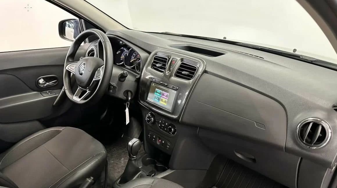 Renault Logan Stepway — фото 2 в аренду в Калининграде — LiteRent