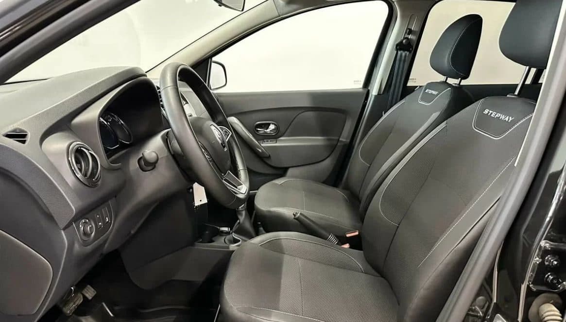 Renault Logan Stepway — фото 3 в аренду в Калининграде — LiteRent