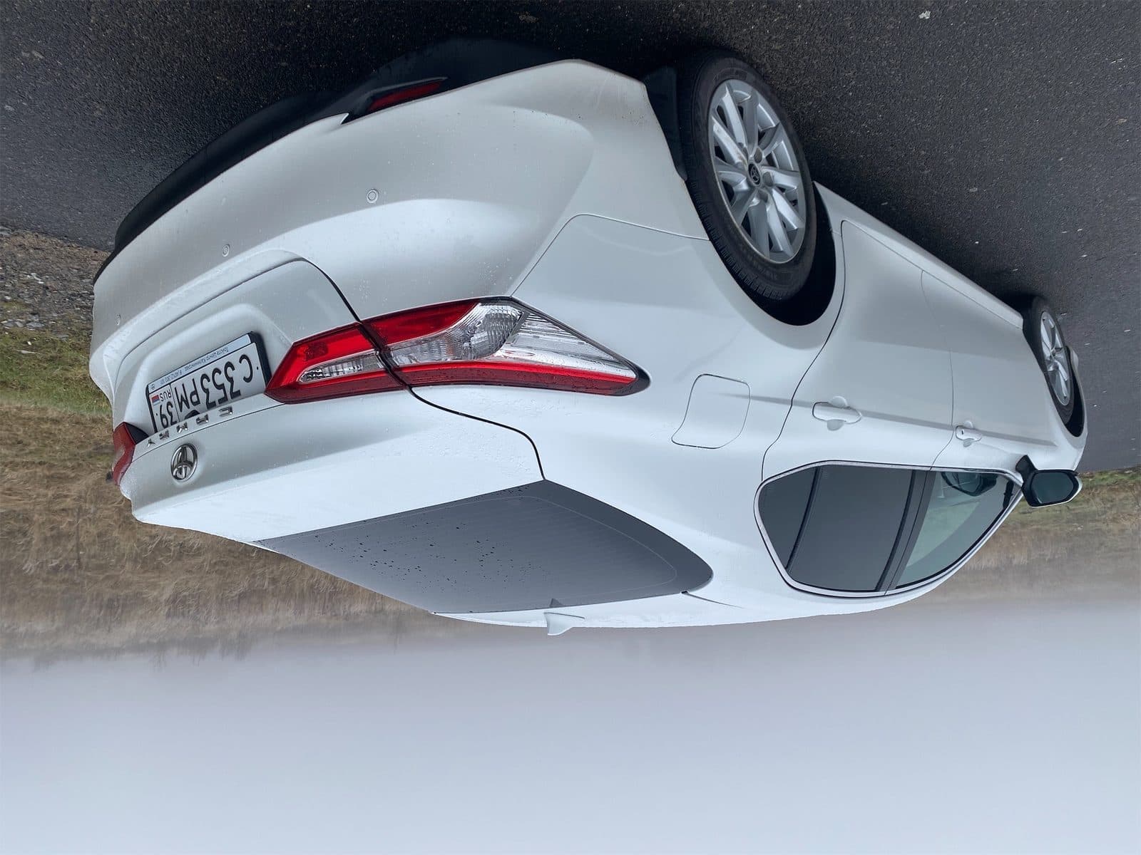 Toyota Camry 2022 — фото 3 в аренду в Калининграде — LiteRent