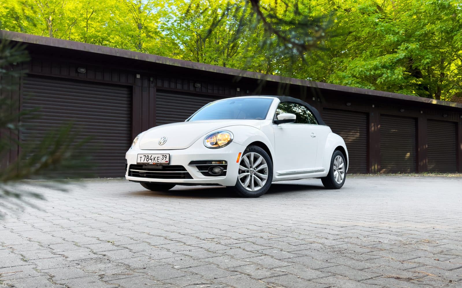 Volkswagen Beetle Cabriolet — фото 1 в аренду в Калининграде — LiteRent