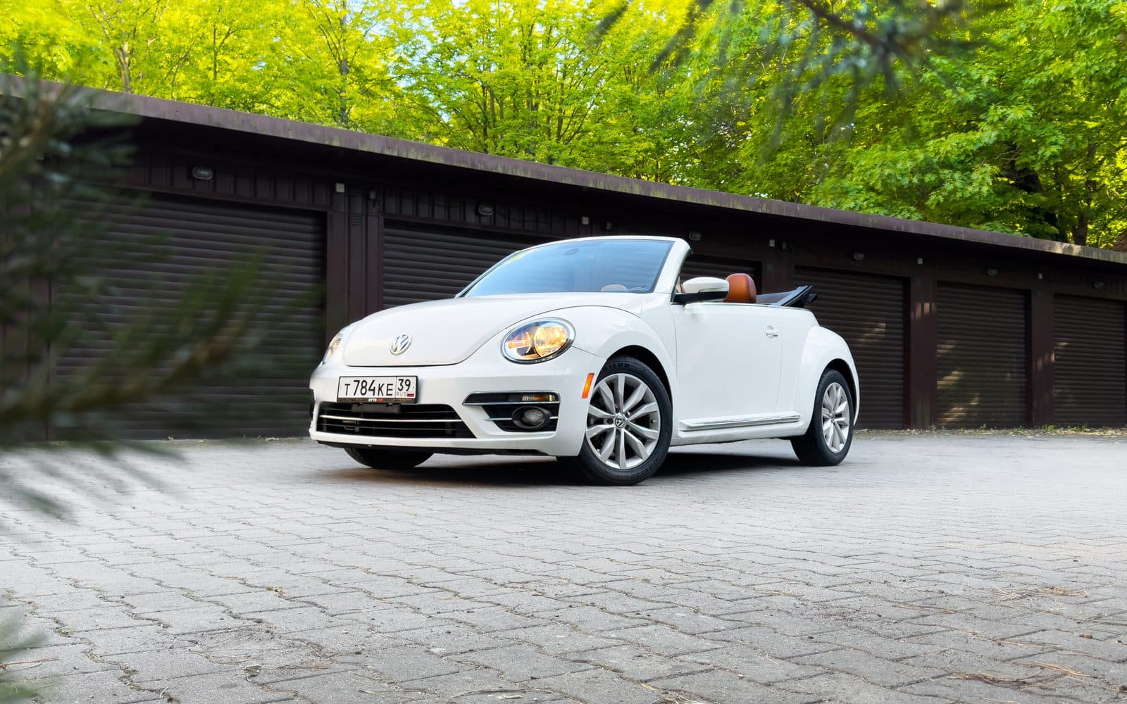 Volkswagen Beetle Cabriolet — фото 2 в аренду в Калининграде — LiteRent