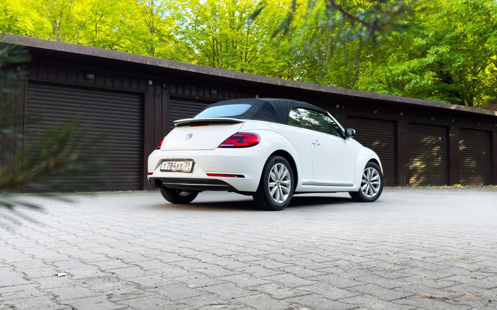 Volkswagen Beetle Cabriolet — фото 5 в аренду в Калининграде — LiteRent