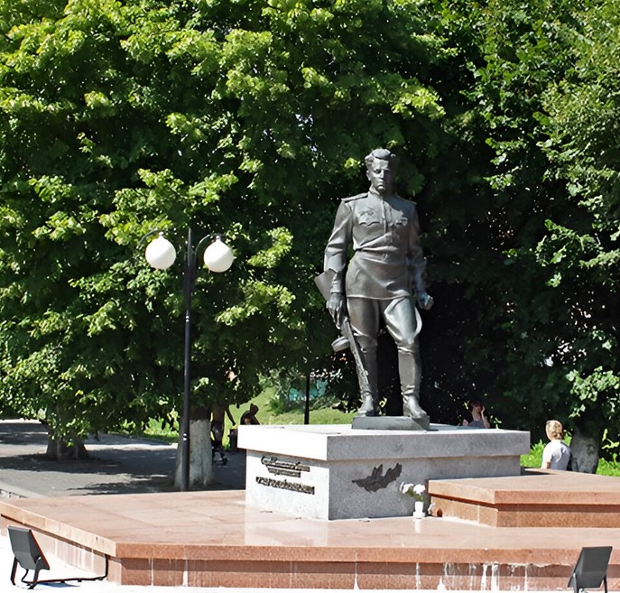 Памятник С. И. Гусеву
